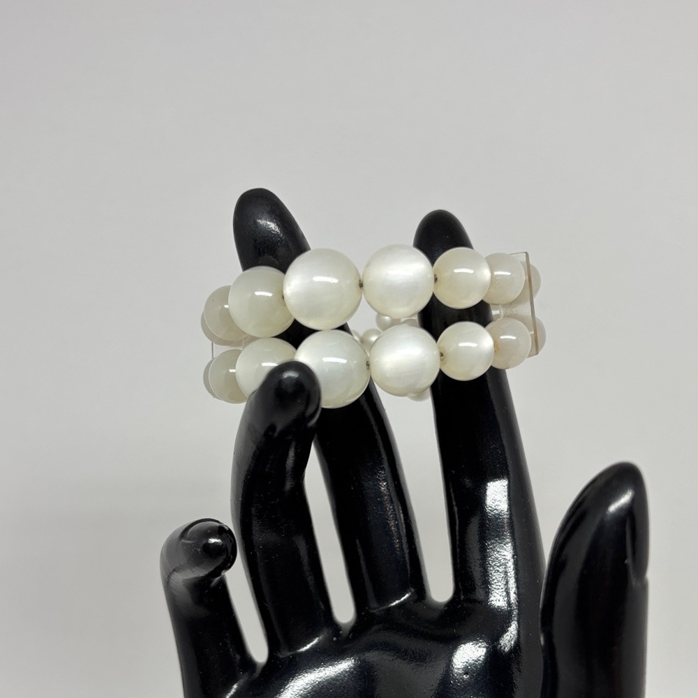 Vintage ‘Moonglow’ White Beaded bracelet